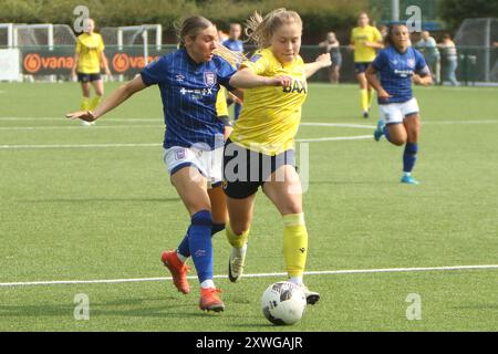 Maisy Barker und Zoe Barratt Oxford United Women FC gegen Ipswich Town FC Women FA Women's National League am 18. August 2024 beim Oxford City FC Stockfoto