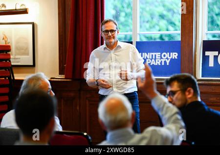 Edinburgh, Großbritannien. August 2024. Image © lizenziert für Parsons Media. 19/08/2024. Stirling, Großbritannien. Tom Tugendhat, der in Schottland aktiv ist. Tom Tugendhat, Abgeordneter der Konservativen Partei Hoffnungsvoll, nimmt an einer Stirling- und Strathallan-Mitgliederveranstaltung im Grange Club in Edinburgh Teil. Foto von Euan Cherry/Parsons Media Credit: andrew parsons/Alamy Live News Stockfoto