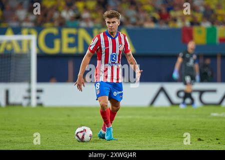 Villarreal, Spanien. August 2024. VILLARREAL, SPANIEN - 19. AUGUST: Pablo Barrios aus Atletico de Madrid spielt mit dem Ball während des LaLiga EA Sports Matches zwischen Villarreal CF und Club Atletico de Madrid am 19. August 2024 im La Ceramica Stadion in Villarreal, Spanien. (Foto von Jose Torres/Photo Players Images/Magara Press) Credit: Magara Press SL/Alamy Live News Stockfoto