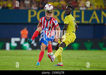 Villarreal, Spanien. August 2024. VILLARREAL, SPANIEN - 19. AUGUST: Pablo Barrios aus Atletico de Madrid übergibt den Ball während des LaLiga EA Sports Matches zwischen Villarreal CF und Club Atletico de Madrid am 19. August 2024 im La Ceramica Stadion in Villarreal, Spanien. (Foto von Jose Torres/Photo Players Images/Magara Press) Credit: Magara Press SL/Alamy Live News Stockfoto