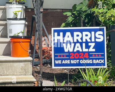 Baltimore, USA. August 2024. 19. August 2024, Baltimore, Maryland, USA. Politische Rasenschilder unterstützen den Antrag von Vizepräsidentin Kamala Harris, Präsident der Vereinigten Staaten zu werden. Foto: Robyn Stevens Brody/SIPA USA Credit: SIPA USA/Alamy Live News Stockfoto