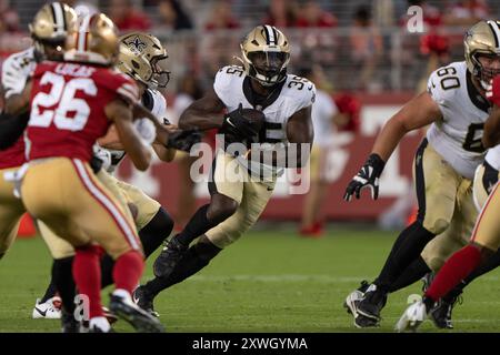 August 2024; Santa Clara, CA, USA; New Orleans Saints Running Back Jacob Kibodi (35) läuft mit dem Fußball im vierten Quartal gegen die Stockfoto