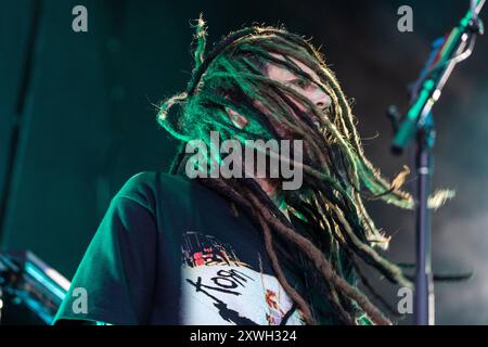 Korn - KunstRasen Bonn Gronau 2024 - 19.08.2024 EDITORIAL ONLY Brian WELCH Gitarre von der US amerikanischen Metal Band KORN beim Live Auftritt auf der KunstRasen Bühne - der KunstRasen in Bonn Gronau ist eine beliebte Sommer Open Air Konzertreihe am Rande der Rheinaue am Bonner Rheinufer. 19.08.2024 Bonn Gronau Nordrhein-Westfalen Deutschland *** Korn Kunst Rasen Bonn Gronau 2024 19 08 2024 EDITORIAL NUR Brian WELCH Gitarre von der US-Metal-Band KORN live auf der Kunst Rasen Bühne die Kunst Rasen in Bonn Gronau ist eine beliebte Sommer-Open-Air-Konzertreihe am Rande der Rheinaue Stockfoto