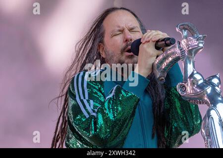 Korn - KunstRasen Bonn Gronau 2024 - 19.08.2024 EDITORIAL ONLY Jonathan DAVIS Gesang von der US-amerikanischen Metal Band KORN beim Live Auftritt auf der KunstRasen Bühne - der KunstRasen in Bonn Gronau ist eine beliebte Sommer Open Air Konzertreihe am Rande der Rheinaue am Bonner Rheinufer. 19.08.2024 Bonn Gronau Nordrhein-Westfalen Deutschland *** Korn Kunst Rasen Bonn Gronau 2024 19 08 2024 EDITORIAL NUR Jonathan DAVIS Gesang der US-Metal-Band KORN live auf der Kunst Rasen Bühne die Kunst Rasen in Bonn Gronau ist eine beliebte Sommer-Open-Air-Konzertreihe am Rande der Stadt die Rheinaue Stockfoto