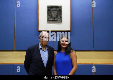 Mexiko, Mexiko. August 2024. Dr. Raul Trejo Delarbre, Forscher am Institut für Sozialforschung der Nationalen Autonomen Universität von Mexiko (UNAM), und Geysha Gonzalez, Direktor des Zentrums für europäische politische Analyse (CEPA) nehmen an einer Pressekonferenz Teil. (Foto: Luis Tovar/SOPA Images/SIPA USA) Credit: SIPA USA/Alamy Live News Stockfoto