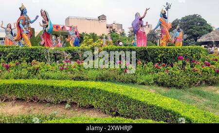 14.08.2023, U.P., Indien, Lord Krishna spielt Raas mit Gopis in Vrindavan, Idol of Lord Stockfoto