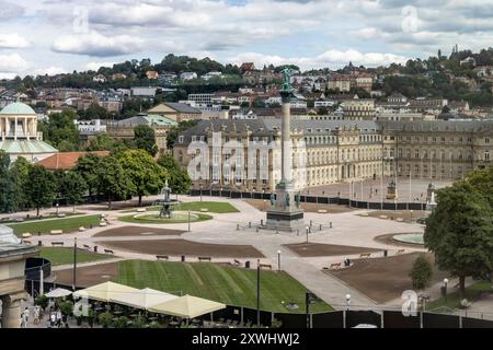 Gesperrt bis Ende September: Der Schlossplatz in Stuttgart ist für die Öffentlichkeit nicht zugänglich. Grund sind Sanierungsarbeiten sind Nachwirkungen der Konzertveranstaltung JazzOpen und dem Public Viewing während der Fußball-EM. // 17.08.2024: Stuttgart, Baden-Württemberg, Deutschland *** bis Ende September geschlossen Schlossplatz in Stuttgart ist nicht für die Öffentlichkeit zugänglich Dies ist auf Renovierungsarbeiten im Anschluss an die JazzOpen-Konzertveranstaltung und die öffentliche Besichtigung während der Fußball-Europameisterschaft 17 08 2024 Stuttgart, Baden-Württemberg, Deutschland zurückzuführen Stockfoto