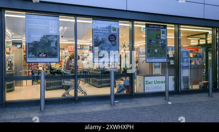 Hamburg, Deutschland. August 2024. Frühabendlicher Blick in einen LIDL-Supermarkt. Quelle: Markus Scholz/dpa/Alamy Live News Stockfoto