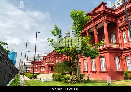 Das Rote Haus, Sitz des Parlaments von Trinidad und Tobago im Hafen von Spanien. Trinidad und Tobago ist das südlichste Inselland der Karibik Stockfoto