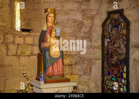 Skulptur in der Kirche Sant Pere de Montgrony (Ripollès, Girona, Katalonien, Spanien, Pyrenäen) ESP Escultura al Interior de St Pere de Montgrony Stockfoto