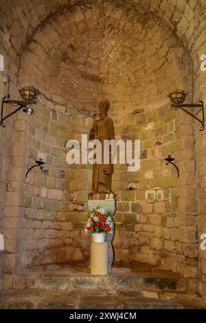 Skulptur in der Kirche Sant Pere de Montgrony (Ripollès, Girona, Katalonien, Spanien, Pyrenäen) ESP Escultura al Interior de St Pere de Montgrony Stockfoto