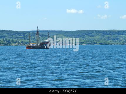 Alte Piratenschiffe auf dem Scenic Lake Stockfoto
