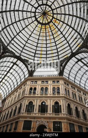 Die Galerie Umberto 1 ist eine Einkaufspassage mit großem Design in Neapel Italien Stockfoto