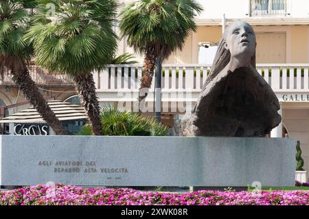 Italien, Lombardei, Desenzano, Monumento Ai Caduti Reparto Alta Velocita Denkmal von Aurelio Quaglino datiert 1936 Stockfoto