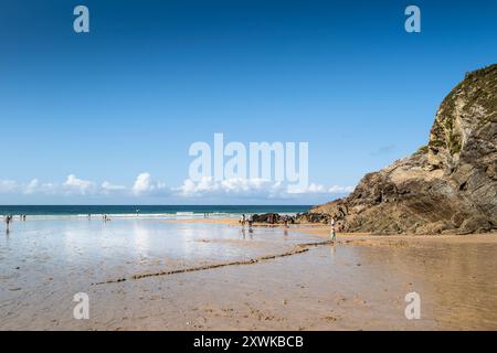 Ebbe am GT Great Western Beach in Newquay in Cornwall in Großbritannien. Stockfoto