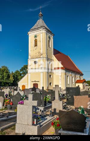 Geburtskirche der Heiligen Jungfrau Maria, 1778, Friedhof, im Dorf Goszcz, Tal des Barycz, Woiwodschaft Niederschlesien, Polen Stockfoto