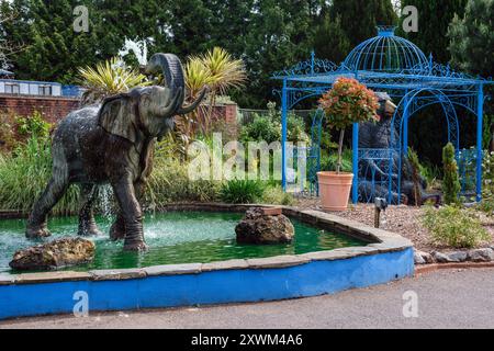 Der Elefantenbrunnen in den Bicton Botanical Gardens, Devon Stockfoto