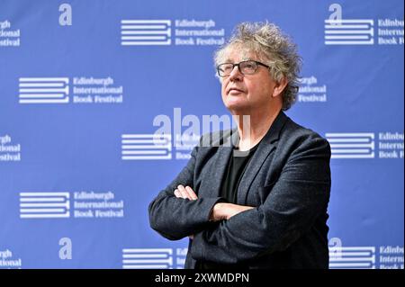 Edinburgh, Schottland, Großbritannien. August 2024. Edinburgh International Book Festival: Paul Muldoon, irischer Dichter, beim offiziellen Fotogespräch. Gewinner des Pulitzer-Preises für Poesie und des T. S. Eliot-Preises. Quelle: Craig Brown/Alamy Live News Stockfoto