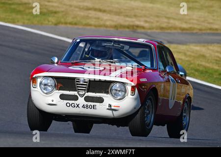 Richard Norris, Alfa Romeo Giulia Sprint GT, Festival Italia, HRDC Jack Sears Trophy für 1958-1966 Touring Cars, mit der richtigen Periode Alfa Romeos, A fo Stockfoto