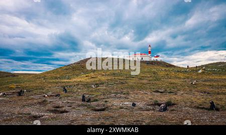 Leuchtturmgebäude auf der Insel Magdalena in der Nähe von Punta Arenas, Chile Stockfoto