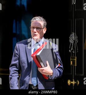 Sir Keir Starmer Abgeordneter (Lab: Holborn and St Pancras) britischer Premierminister - verlassen 10 Downing Street für Fragen des Premierministers am 24. Juli 2024 Stockfoto