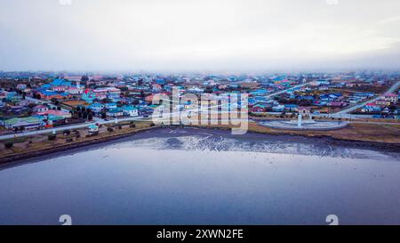 Blick aus der Vogelperspektive auf den Abendporvenir auf der Insel Feuerland, Chile Stockfoto