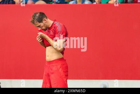 München, Deutschland. August 2024. Leon GORETZKA, FCB 8 sadin Action beim Freundschaftsspiel FC BAYERN München - GRASHÜPFER Zuerich am 20. August 2024 in München Saison 2024/2025, FCB, Fotograf: ddp Images/STAR-Images Credit: ddp Media GmbH/Alamy Live News Stockfoto