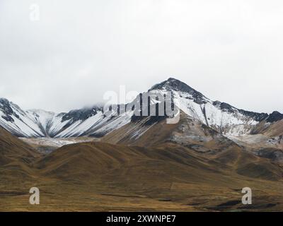 Gipfel des La Raya Gebirges in der Nähe von Layo, Peru Stockfoto