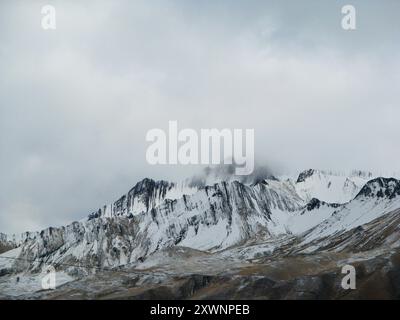 Gipfel des La Raya Gebirges in der Nähe von Layo, Peru Stockfoto