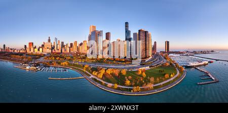 Luftbild mit DuSable Harbour und Downtown Skyline, Chicago, Illinois, USA Stockfoto