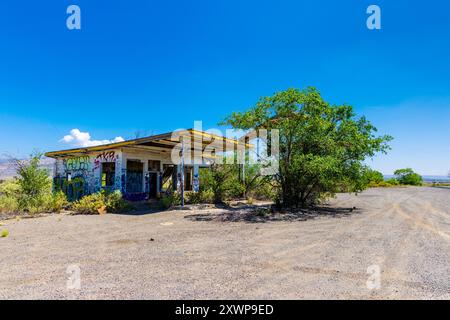 Ruinen der Whiting Brothers Tankstelle an der historischen Route 66, San Fidel, New Mexico, USA Stockfoto