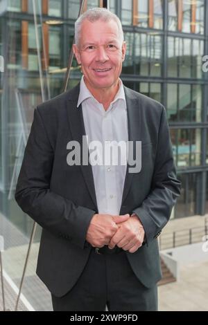 Peter Kloeppel, deutscher Journalist und Fernsehmoderator, am 09.08.2024 in Köln aufgenommen. Seit 1992 ist er Chefmoderator von RTL aktuell, ausserdem war er von 2004 bis 2014 Chefredakteur von RTL. *** Peter Kloeppel, deutscher Journalist und Fernsehmoderator, aufgenommen am 09 08 2024 in Köln seit 1992 ist er Chefmoderator von RTL aktuell und von 2004 bis 2014 auch Chefredakteur von RTL REDAKTIONELLE VERWENDUNG NUR Copyright: epd-bild/GuidoxSchiefer Kloeppel009 Stockfoto
