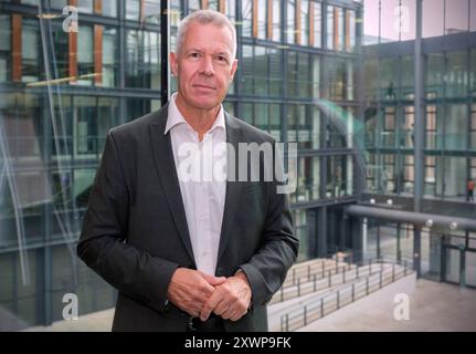 Peter Kloeppel, deutscher Journalist und Fernsehmoderator, am 09.08.2024 in Köln aufgenommen. Seit 1992 ist er Chefmoderator von RTL aktuell, ausserdem war er von 2004 bis 2014 Chefredakteur von RTL. *** Peter Kloeppel, deutscher Journalist und Fernsehmoderator, aufgenommen am 09 08 2024 in Köln seit 1992 ist er Chefmoderator von RTL aktuell und von 2004 bis 2014 auch Chefredakteur von RTL REDAKTIONELLE VERWENDUNG NUR Copyright: epd-bild/GuidoxSchiefer Kloeppel005 Stockfoto