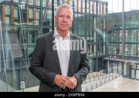 Peter Kloeppel, deutscher Journalist und Fernsehmoderator, am 09.08.2024 in Köln aufgenommen. Seit 1992 ist er Chefmoderator von RTL aktuell, ausserdem war er von 2004 bis 2014 Chefredakteur von RTL. *** Peter Kloeppel, deutscher Journalist und Fernsehmoderator, aufgenommen am 09 08 2024 in Köln seit 1992 ist er Chefmoderator von RTL aktuell und von 2004 bis 2014 auch Chefredakteur von RTL REDAKTIONELLE VERWENDUNG NUR Copyright: epd-bild/GuidoxSchiefer Kloeppel007 Stockfoto