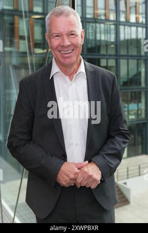 Peter Kloeppel, deutscher Journalist und Fernsehmoderator, am 09.08.2024 in Köln aufgenommen. Seit 1992 ist er Chefmoderator von RTL aktuell, ausserdem war er von 2004 bis 2014 Chefredakteur von RTL. *** Peter Kloeppel, deutscher Journalist und Fernsehmoderator, aufgenommen am 09 08 2024 in Köln seit 1992 ist er Chefmoderator von RTL aktuell und von 2004 bis 2014 auch Chefredakteur von RTL REDAKTIONELLE VERWENDUNG NUR Copyright: epd-bild/GuidoxSchiefer Kloeppel008 Stockfoto