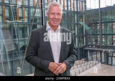 Peter Kloeppel, deutscher Journalist und Fernsehmoderator, am 09.08.2024 in Köln aufgenommen. Seit 1992 ist er Chefmoderator von RTL aktuell, ausserdem war er von 2004 bis 2014 Chefredakteur von RTL. *** Peter Kloeppel, deutscher Journalist und Fernsehmoderator, aufgenommen am 09 08 2024 in Köln seit 1992 ist er Chefmoderator von RTL aktuell und von 2004 bis 2014 auch Chefredakteur von RTL REDAKTIONELLE VERWENDUNG NUR Copyright: epd-bild/GuidoxSchiefer Kloeppel006 Stockfoto