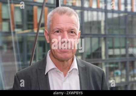 Peter Kloeppel, deutscher Journalist und Fernsehmoderator, am 09.08.2024 in Köln aufgenommen. Seit 1992 ist er Chefmoderator von RTL aktuell, ausserdem war er von 2004 bis 2014 Chefredakteur von RTL. *** Peter Kloeppel, deutscher Journalist und Fernsehmoderator, aufgenommen am 09 08 2024 in Köln seit 1992 ist er Chefmoderator von RTL aktuell und von 2004 bis 2014 auch Chefredakteur von RTL REDAKTIONELLE VERWENDUNG NUR Copyright: epd-bild/GuidoxSchiefer Kloeppel002 Stockfoto
