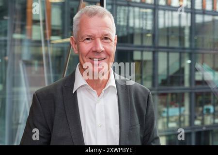 Peter Kloeppel, deutscher Journalist und Fernsehmoderator, am 09.08.2024 in Köln aufgenommen. Seit 1992 ist er Chefmoderator von RTL aktuell, ausserdem war er von 2004 bis 2014 Chefredakteur von RTL. *** Peter Kloeppel, deutscher Journalist und Fernsehmoderator, aufgenommen am 09 08 2024 in Köln seit 1992 ist er Chefmoderator von RTL aktuell und von 2004 bis 2014 auch Chefredakteur von RTL REDAKTIONELLE VERWENDUNG NUR Copyright: epd-bild/GuidoxSchiefer Kloeppel004 Stockfoto