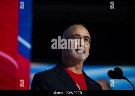 Chicago, Illinois, USA. August 2024. UAW-Präsident SHAWN FAIN spricht am ersten Abend der DNC Convention im United Center in Chicago. (Kreditbild: © Laura Brett/ZUMA Press Wire) NUR REDAKTIONELLE VERWENDUNG! Nicht für kommerzielle ZWECKE! Stockfoto