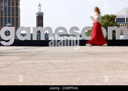 Das Logo der Gamescom im Eingangsbereich der Gamescom 2024 in Köln. Morgen eröffnet Europas führende Messe für digitales Gaming in Köln Ihre Tore. Erstmals werden über 1400 Aussteller zu der Video- und Computerspielmesse erwartet. Themenbild, Symbolbild Köln, 20.08.2024 NRW Deutschland *** das Gamescom-Logo im Eingangsbereich der Gamescom 2024 in Köln öffnet Europas Leitmesse für digitales Gaming in Köln morgen werden erstmals über 1.400 Aussteller auf der Video- und Computerspielmesse erwartet Theme image, symbolisches Bild Köln, 20 08 2024 NRW Germany Co Stockfoto