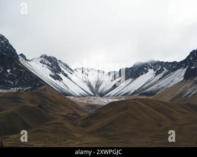 Gipfel des La Raya Gebirges in der Nähe von Layo, Peru Stockfoto