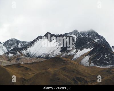 Gipfel des La Raya Gebirges in der Nähe von Layo, Peru Stockfoto