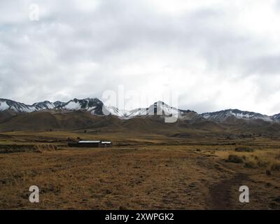 Gipfel des La Raya Gebirges in der Nähe von Layo, Peru Stockfoto