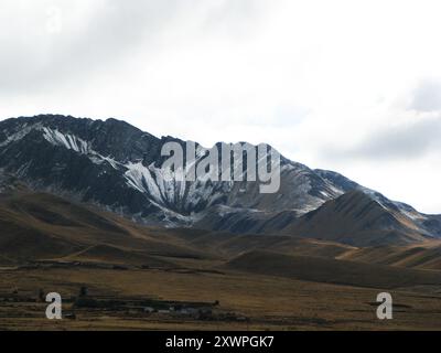 Gipfel des La Raya Gebirges in der Nähe von Layo, Peru Stockfoto