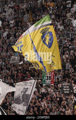 Torino, Italien. August 2024. Juventus-Fan während des Fußballspiels der Serie A zwischen Juventus und Como im Allianz-Stadion in Turin, Nordwesten Italiens - Montag, 19. August 2024. Sport - Fußball . (Foto: Marco Alpozzi/Lapresse) Credit: LaPresse/Alamy Live News Stockfoto