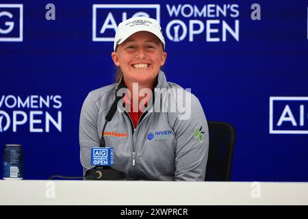 20. August 2024; Old Course in St Andrews, St Andrews, Fife, Schottland; AIG Womens Open Golf, Practice Day 2; Gemma Dryburgh aus Schottland sprechen mit den Medien nach ihrer Übungsrunde auf dem Old Course, St Andrews Links bei den AIG Women's Open Stockfoto