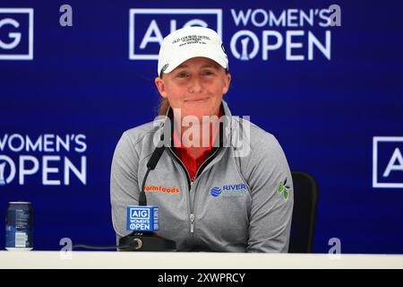 20. August 2024; Old Course in St Andrews, St Andrews, Fife, Schottland; AIG Womens Open Golf, Practice Day 2; Gemma Dryburgh aus Schottland sprechen mit den Medien nach ihrer Übungsrunde auf dem Old Course, St Andrews Links bei den AIG Women's Open Stockfoto