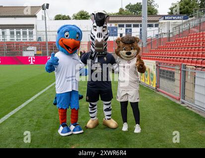 Unterhaching, Deutschland. August 2024. Die Maskottchen. FC Bayern München Frauen vs. Juventus Turin, Fussball, Frauen, Testspiel, Saison 2024/2025, 20.08.2024. (DFL-DFB-VORSCHRIFTEN VERBIETEN JEDE VERWENDUNG VON FOTOGRAFIEN ALS BILDSEQUENZEN UND/ODER QUASI-VIDEO). Foto: Eibner Pressefoto/Heike feiner Credit: dpa/Alamy Live News Stockfoto