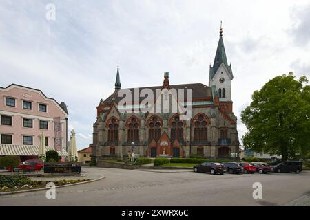 Österreich, Aigen-Schlägl - 05. Mai 2024: Die Pfarrkirche Aigen. Stockfoto