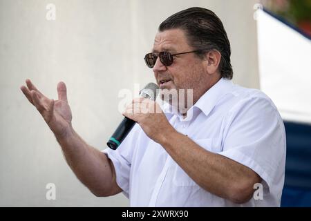 Erfurt, Deutschland. August 2024. Stephan Brandner (AfD) spricht bei einer Wahlkundgebung der AfD. Am 1. September wird in Thüringen ein neuer landtag gewählt. Quelle: Hannes P. Albert/dpa/Alamy Live News Stockfoto